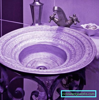 Violet kylpyhuone - epätavallinen värisuunnitteluratkaisu