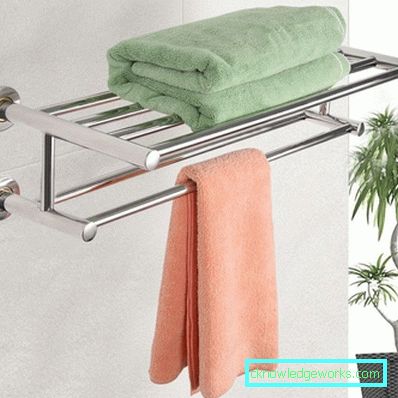 Pyyhekuivain kylpyhuoneessa