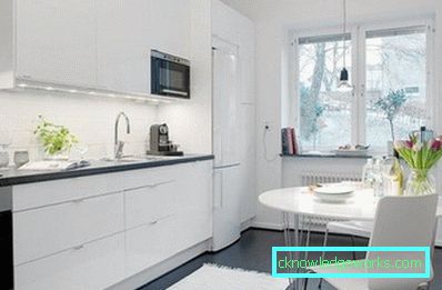 Indesit kaksiosainen jääkaappi Indesit kaksiosainen jääkaappi