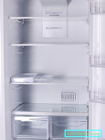 Indesit kaksiosainen jääkaappi Indesit kaksiosainen jääkaappi