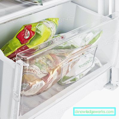 Indesit kaksiosainen jääkaappi Indesit kaksiosainen jääkaappi
