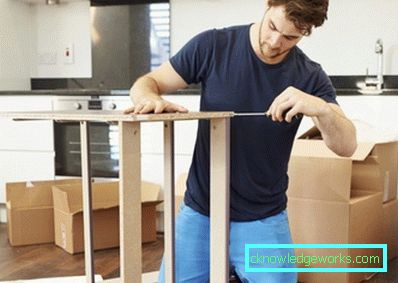 Lattialle seisova, vapaasti seisova keittiökaappi Lattialla seisova kaappi