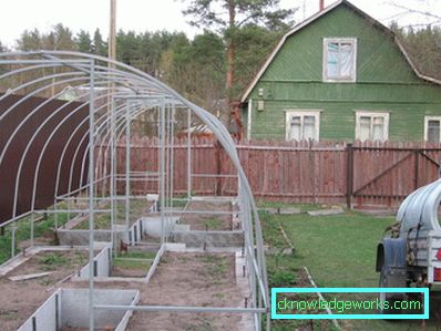 Polykarbonaatti-kasvihuoneet: tyypit ja edut Polykarbonaatti-kasvihuoneet: tyypit ja edut