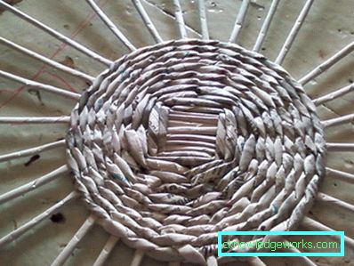 Weaving sanomalehti putket aloittelijoille - yksinkertainen askel askeleelta ohjeet
