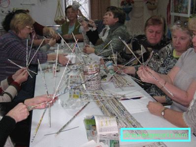Weaving sanomalehti putket aloittelijoille - yksinkertainen askel askeleelta ohjeet