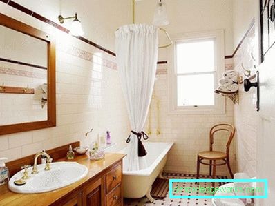 Retro-tyyliset hanat: muodikas vanha mies kylpyhuoneessa