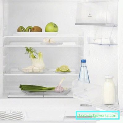 Sisäänrakennettu Electroluxin kaksikammioinen jääkaappi Sisäänrakennettu Electroluxin kaksikammioinen jääkaappi