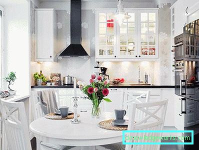 Sisäänrakennettu Electroluxin kaksikammioinen jääkaappi Sisäänrakennettu Electroluxin kaksikammioinen jääkaappi